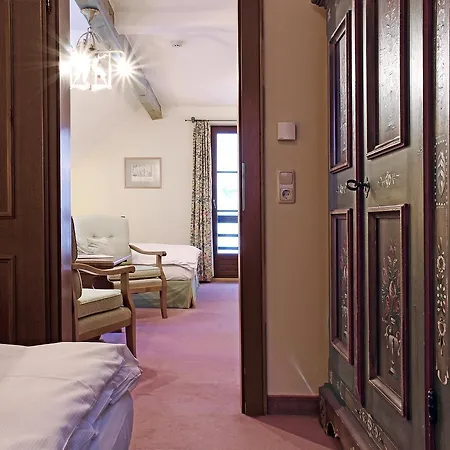 酒店 Gruener Baum 4*