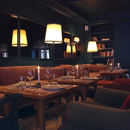 Gruener Baum ホテル 4*