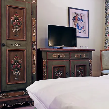 ホテル Gruener Baum バードガシュタイン